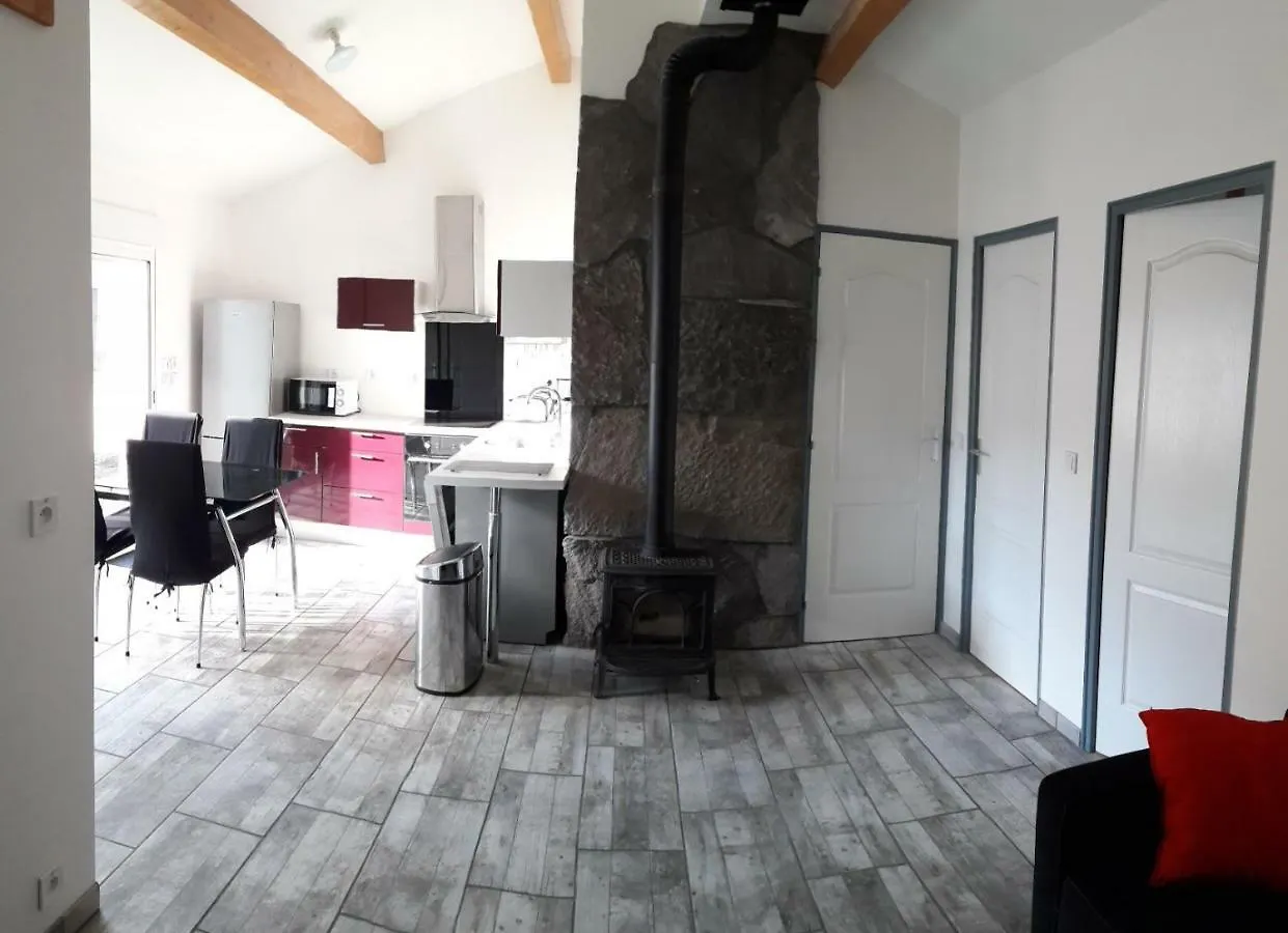 Holiday home Gite Du Sabotier Lamadon Saint-Genes-Champanelle