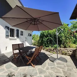 Hébergement de vacances La Petite Maison - Maison De Village, Neuvecelle